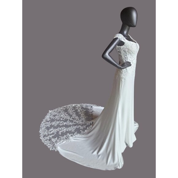 NWOT Ivory Crepe Fitted Cap Sleeve Wedding Gown - Mori Lee - Picture 8 of 16